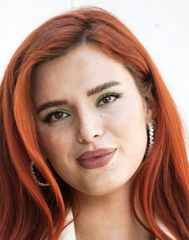 Bella Thorne as Amanda