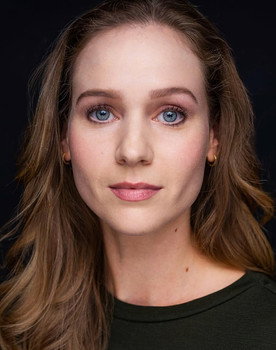 Mia Landgren as Odette Harker