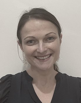 Amelia Frid as Stephanie Burke