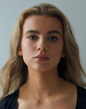 Tabitha Smyth as Sarah