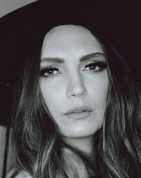 Hannah Levien as Wylie