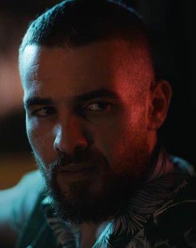 Jonathan Vella as Thomas