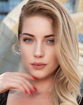 Emily Crighton as Lauren