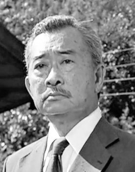 Richard Loo as Li Noon