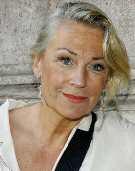 Katarina Ewerlöf as Karolin