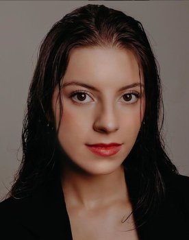 Eduarda Deffaci as Ana
