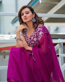 Isha Chawla as 