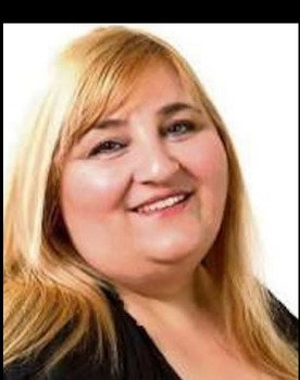 Sandra Villani as Elena