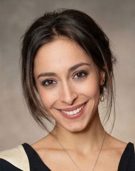 Oona Chaplin as Varang