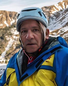 Csaba Osztian as Self