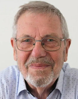 Larry Dann as Barman