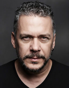 Hüseyin Köroğlu as Yakışıklı