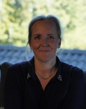 Marita (Maysa) Tønder as Astrid