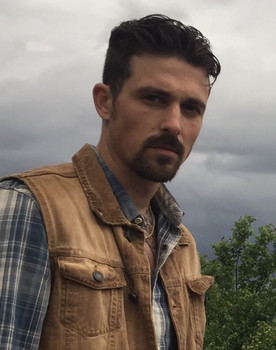 Oscar Fernández Sola as Tigre Callejero