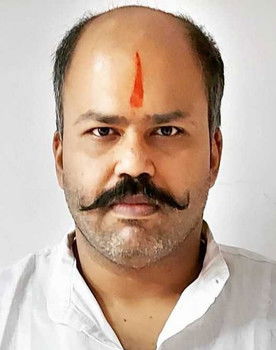 Abhishek Mohan Gaikwad as Dubey Ji