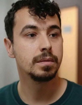 İsmail Furkan Şahin as Bar Müşterisi