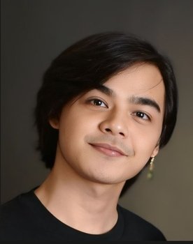 Mic Comia as as himself