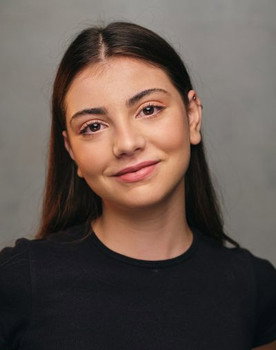 Diana Palmerston as Inês Paiva Calado