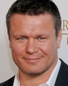 Oleg Taktarov as Fetisov