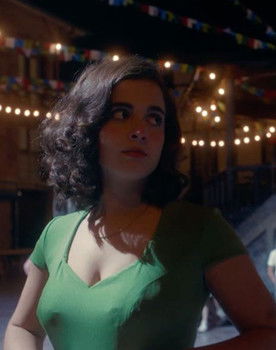 María Eiriz as Julia