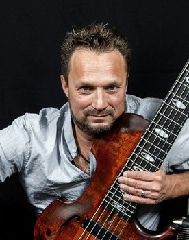 Samy Saemann as Bass