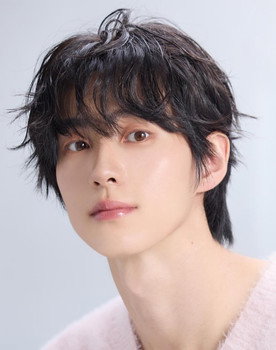 Kim Ho-young as 
