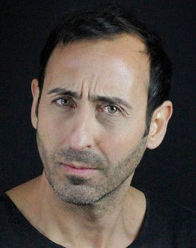 Víctor Benjumea as Recepcionista