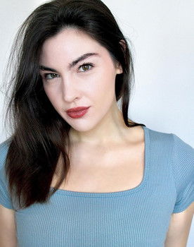 Katy Castaldi as Helen Bennett