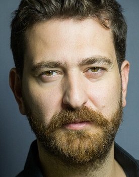 Süleyman Karaahmet as Cengiz