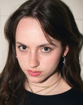 Mathilda Tzitzi as Dafne