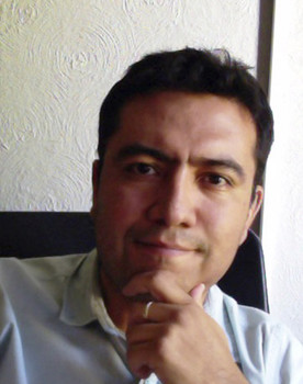 Paul Gómez López as Técnico