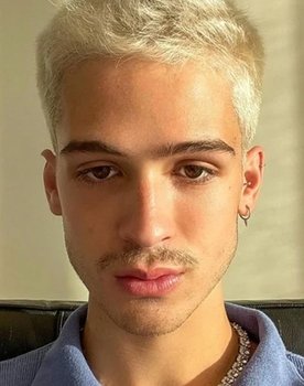 João Guilherme Ávila as Jarbas