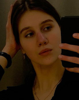 Maria Irchak as Woman in the bar