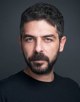 Sinan Tuzcu as Ziya- Kaan