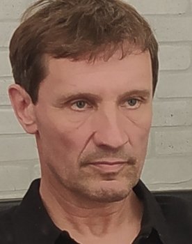 Dmitriy Lebedev as Дивный