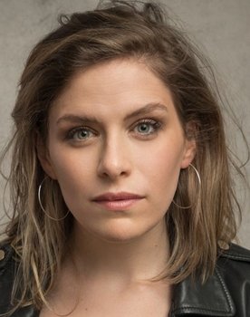 Nicki Davy as Cate