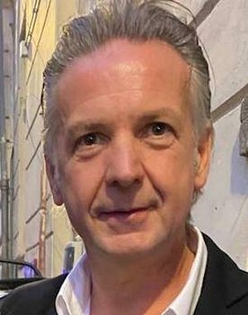 Vladimiro Sist as Agente