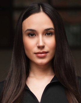 Julia Burenok as Iris