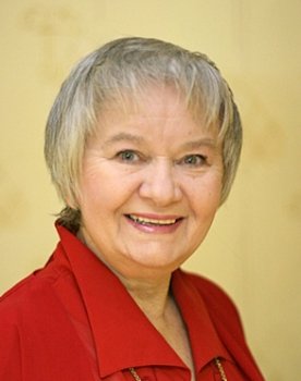Regina Dombrovskaya as Bit part
