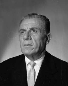 Loro Kovaçi as Xhavit aga