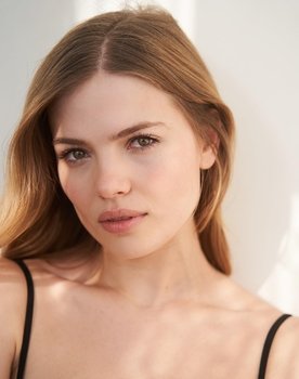 Isabel Hainer as Maya