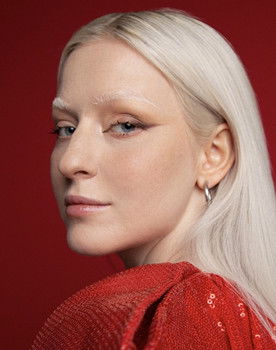 Tosya Chaikina as Tosya Chaikina