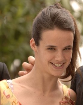 Jennifer Decker as Noémie