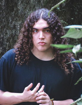 Gabriel Coutinho as Lucas