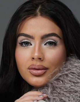 Marie Reinders as Jury