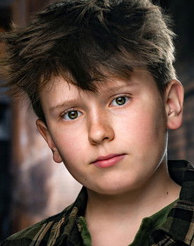 Hudson Hilbert Hensley as Dayna