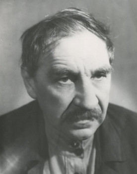 Vyacheslav Volkov as Second Pilot (uncredited)