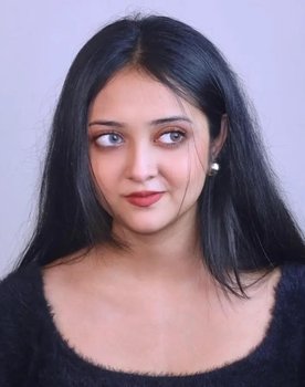 Parsha Mahjabeen as Usha
