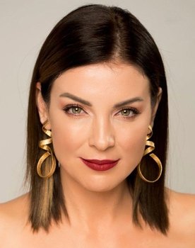 Özge Özberk as Ayla Elmastaş