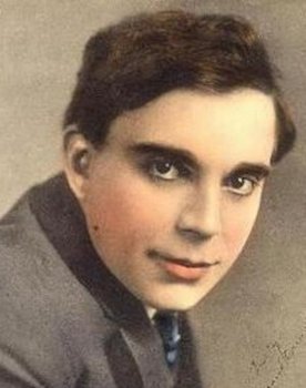 James Cruze as 'Foxy' Stillmore